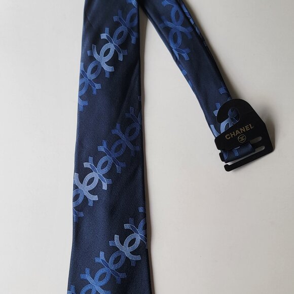 CHANEL Men's Vintage Tie 100% Silk Made in Italy navy blue with blue CCs - Picture 4 of 5